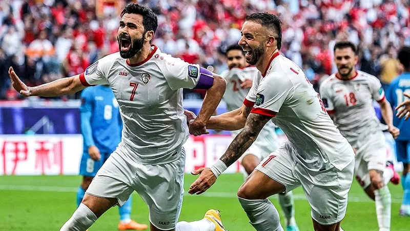 Cầu thủ Tunisia vượt qua cầu thủ Syria bằng kỹ thuật đi bóng tinh tế Cầu thủ Tunisia vượt qua cầu thủ Syria bằng kỹ thuật đi bóng tinh tế